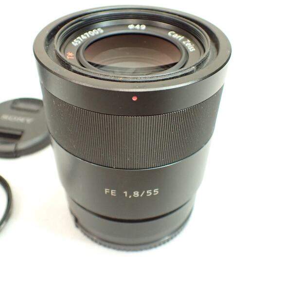 Sony SEL55F18Z Zeiss Sonnar FE 55mm f/1.8 Lens w/Hoya HD2 Filter, Hood, 2 Caps - Picture 5 of 15